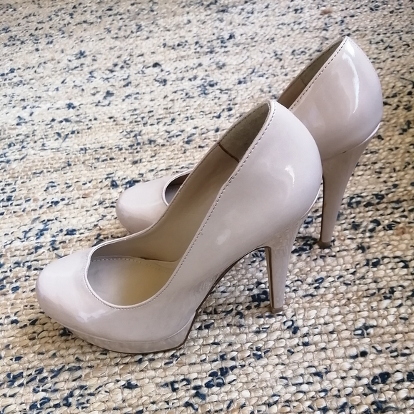 Nude Aldo Heels/Pumps, size 7.5 - Picture 4 of 7